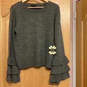 NWT Cliche women sweater with long pleated sleeves.Size M. Made in China.